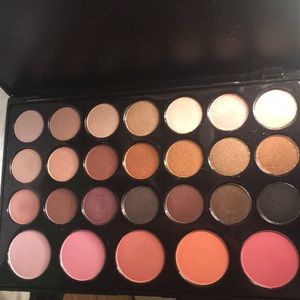 Eyeshadow plus blush palette